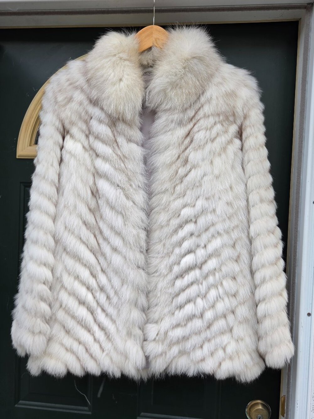 SAGA Blue Fox Fur Jacket - Size Medium - Diagonal Cut - Mob Wife Coat